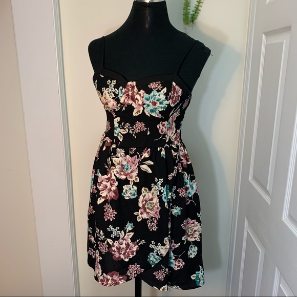Band of Gypsies Liberty Floral flowy  Dress With Pockets size Small - Picture 14 of 16